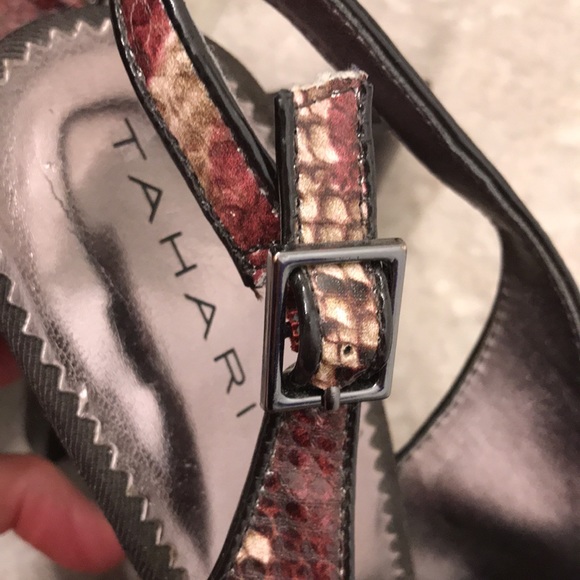 Snake print pumps. - Picture 6 of 10